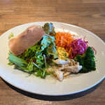 CAFFETTERIA SORRIVO - サラダのプレートはセットで付いてくる