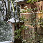 西村屋ホテル 招月庭 - 雪積もってる。
