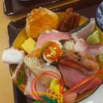 海鮮丼 ゆたか水産 - 近江町ゆたか最強丼