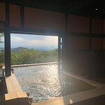 黒川温泉御処 月洸樹 - 内風呂と露天風呂が繋がって眺望秀逸な部屋付き風呂　十六夜