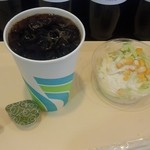 turtles - セットのアイスコーヒーとサラダ