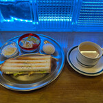 雑貨と喫茶 マチカド - なめ茸サンドハーフのモーニング