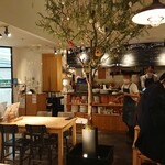 Niku No Yougan Guriru Ando Yokohama Jiyasai Eichibi-Zu Nesuto - 店内