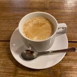 カフェ ラインベック - ホットコーヒー。苦味が強く酸味は控えめ。