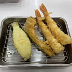 Tempura Dokoro Hirao - えび定食・野菜２種・えび２尾・この後にピーマン