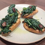 AZUFRITTO - 自家農園カーボロネロのブルスケッタ（写真は２人前）