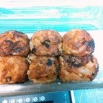 海老玉屋 - たこ焼き（しょうが醤油）背景が緑色で写真が見にくくてゴメンなさい