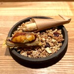 STUN.S - 煮穴子ののせた大人の穴子パイ（手前）と大人のルマンド（奥）