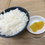 焼肉・定食・冷麺 味楽苑 - ライス小110円
      お新香付き