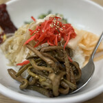 焼肉・定食・冷麺 味楽苑 - ビビンバ 660円
      わかめスープ付き