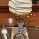Ueshima Kohi Ten - きんたろう牛乳ソフトクリーム：コーン(税込500円)