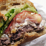 BELLOWS BURGER - 林檎とクリームチーズのハンバーガー（レギュラーサイズ）1400円