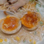 暁 製麺 - 味玉