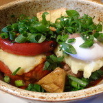 KITCHEN TSUNAGU - ５月のハンバーグ、トマトと小ねぎのハンバーグ、ポーチドエッグとアンチョビ、新じゃがのピュレ