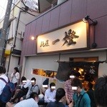 お店の前には既に行列が