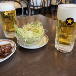 桂林餃子　満足 - お通しだけで一品料理ほどの量です。