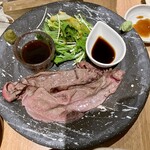 ヤマヤ鮮魚店 弥平 - 黒毛和牛！の炙り刺し（ハーフ）