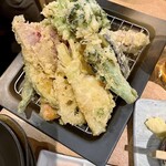Yamaya Sengyoten Yahei - 三浦地野菜の天ぷら盛り