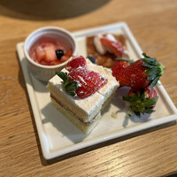 AWkitchen TOKYO 新丸ビル店 - 苺デザートビュッフェ（ショートケーキ、ゼリー、パイ、フレッシュ苺）
