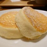 むさしの森珈琲 - 料理写真:"むさしの森珈琲特製"ふわっとろパンケーキ(蜂蜜入りメイプルシロップ添え)ドリンク代＋380円