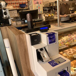 ミスタードーナツ - 2022/12 レジの支払いは、店員さんと非接触型のレジシステムに変わっていました