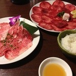 Sumibiyakiniku Enju - 手前が焼きしゃぶ肉、奥が塩タン、ご飯も美味しいです