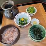 錦 - 温物　湯豆腐　小鉢　鰹節　海苔　葱　しょうが　割醤油