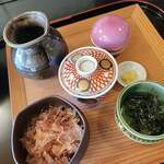 錦 - 温物　湯豆腐　小鉢　鰹節　海苔　葱　しょうが　割醤油