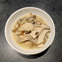 御膳房 銀座店 - 御膳房キノコ鍋（烏骨鶏スープ）