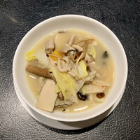 御膳房 銀座店 - 御膳房キノコ鍋（烏骨鶏スープ）