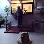 B-yond - 店舗 外観