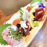 牛ホルモンと鮮魚 牛富屋 - お造り盛り合わせ