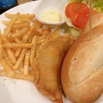 ロシアンダイニングバー マトリョーシカ - フライドポテト、エンパナーダ、チョリパン