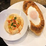 ロシアンダイニングバー マトリョーシカ - ハロウィンメニュー:ハチャプリとフムス