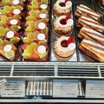 パティスリー アクイユ - 気品溢れるビジュアルのプティガトーは、1品1品が繊細で丁寧なとろける美味しさ（その2）