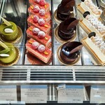 パティスリー アクイユ - 気品溢れるビジュアルのプティガトーは、1品1品が繊細で丁寧なとろける美味しさ（その4）