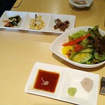 焼肉 御華 - オハナサラダ、ナムル３種盛りあわせ