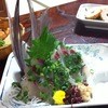 くいもん屋吾作 - 料理写真:トビウオのさしみとアゴ焼き