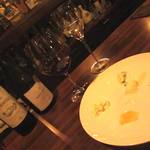 ウォータークラブ - チーズにはワインを