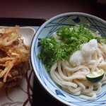 丸亀製麺 - おろし醤油の大と野菜のかき揚げです