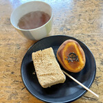 御菓子司かさ國 - くるみ餅といも焼きを熱々のお茶で