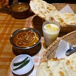 アジアンキッチンからうま - 北インド風マトン（ラム肉）カレーセット　マンゴーラッシー　美味しいカレーに激辛厳禁　辛さ増しは青唐辛子