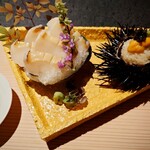 日本焼肉はせ川 別亭 - 造り2種盛り合わせ　鮑とバフン雲丹