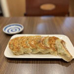 中華食堂 楽 - 餃子は、皮のモチモチ感とたっぷりのニラに食欲を刺激されます。大変美味しかったです。