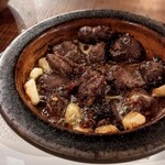 キャラヴァンサライ包 - 熟成羊のガーリックソースとかグツグツいって出てくるの！