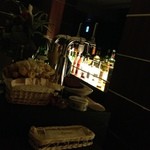 サコ ローズ - 女性バーテンさんらしく、綺麗に飾られています。