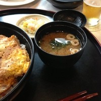 とんかつ まい泉 青山本店 - 味噌汁・お新香