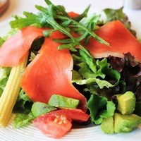 24/7 restaurant - 魚と野菜のサラダプレート