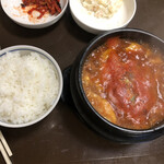 韓国食堂かおり オンニネ - スンドゥブチゲ定食