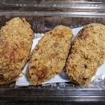お惣菜のまつおか - 料理写真:大粒カキフライ(3個/877円)